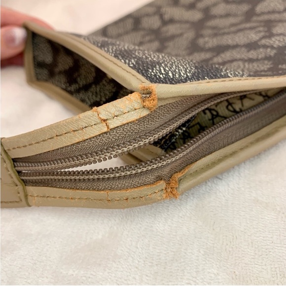 Vintage YSL Yves Saint Laurent Giraffe Print Leather Clutch Pouch - Picture 16 of 16